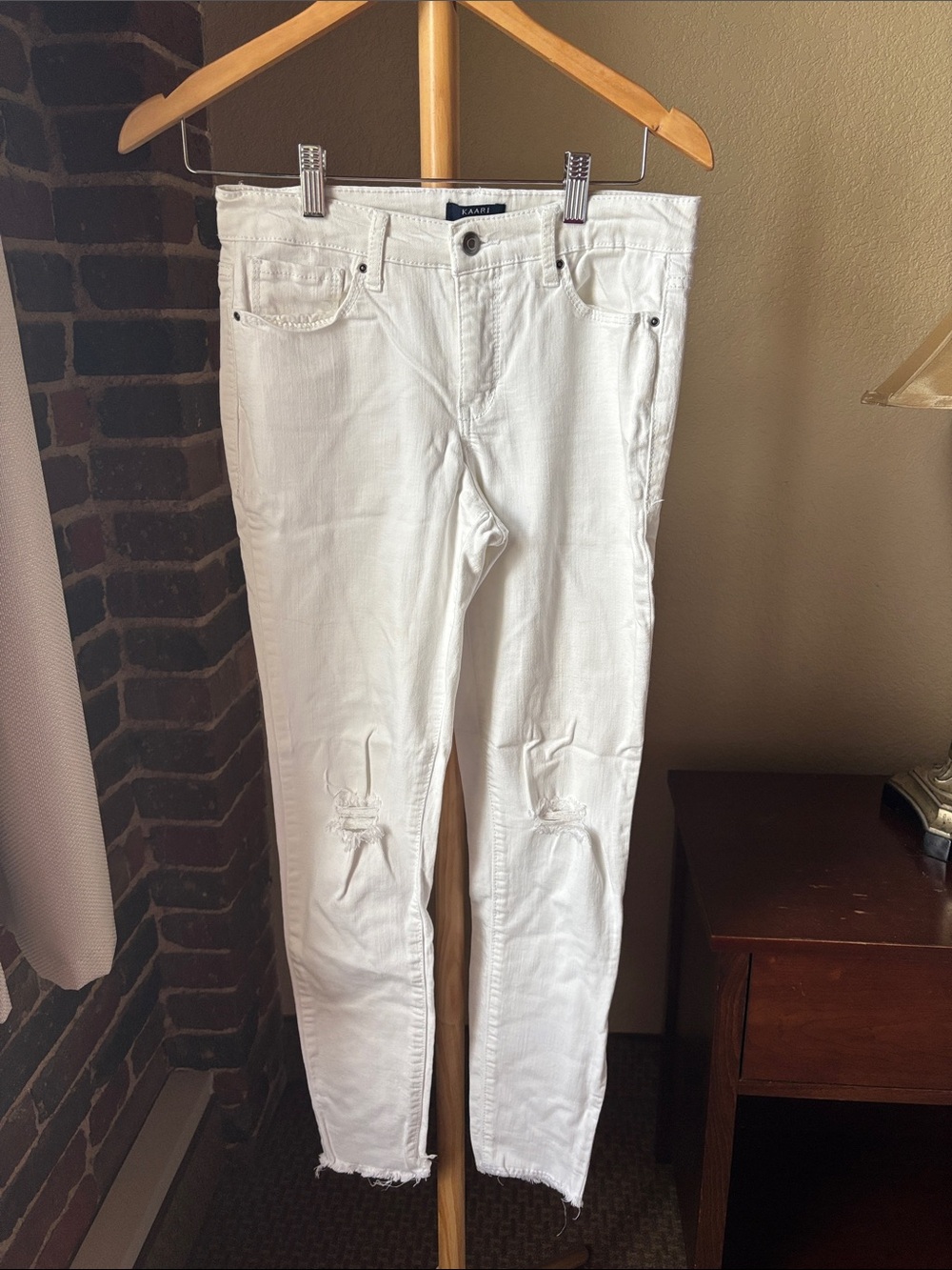 KAARI Blue White Denim Skinny Jeans with Classic Button Detail Size 4